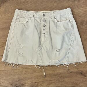 We the Free | Creamy white distressed denim jean mini skirt Women size 31 People
